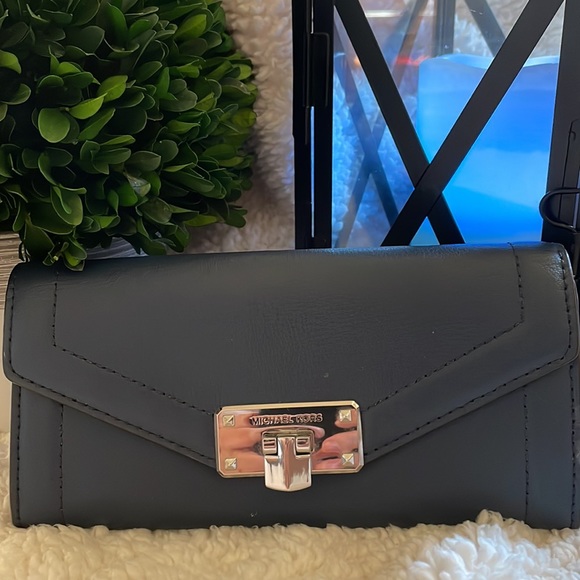 🦋 EUC MK Long Wallet 🦋 - Picture 1 of 9
